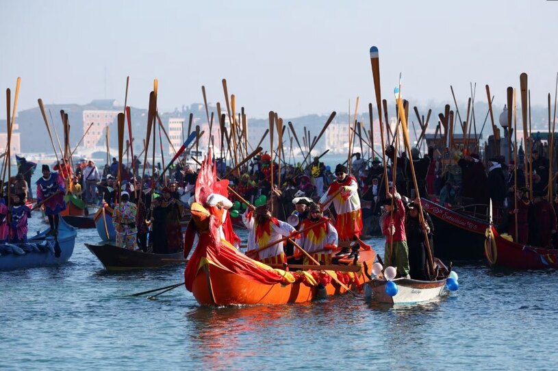 دیدنی های امروز؛ از حرکت بزرگ ترین کشتی تفریحی جهان تا کارناوال ونیز کارناوال سالانه در شهر ونیز