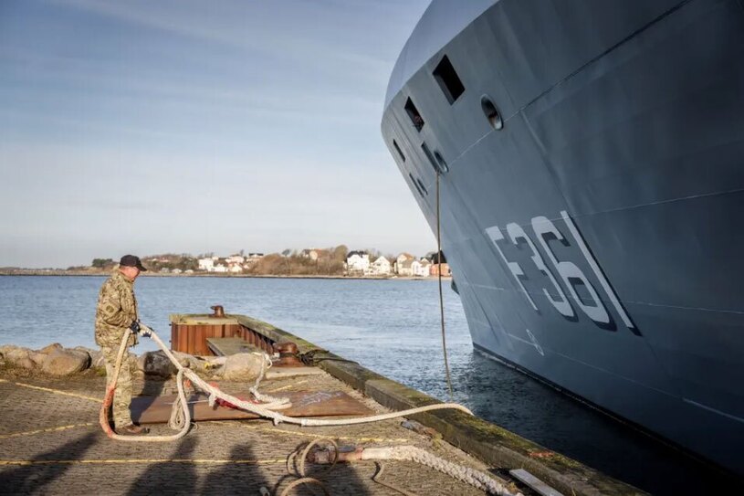 دیدنی های امروز؛ از نجات کشتی ماهیگیری ایرانی در سواحل سومالی تا اعتصاب کشاورزان فرانسوی رزمناو دانمارکی از پایگاه دریایی" کورسور" دانمارک به سمت خلیج عدن