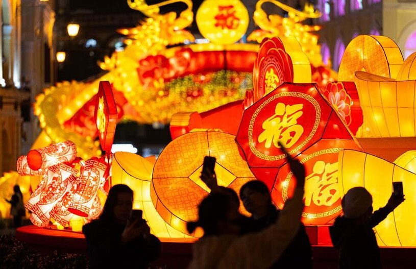 دیدنی های امروز؛ از نجات کشتی ماهیگیری ایرانی در سواحل سومالی تا اعتصاب کشاورزان فرانسوی جشن سال نو چینی در ماکائو