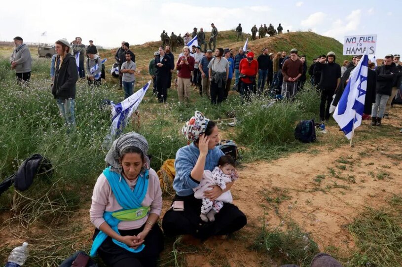 دیدنی های امروز؛ از نجات کشتی ماهیگیری ایرانی در سواحل سومالی تا اعتصاب کشاورزان فرانسوی تجمع شهرک نشینان اسراییلی در گذرگاه "کرم ابوسالم"