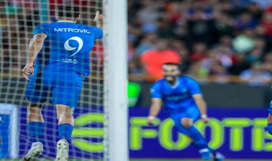 الهلال جذب خارج از برنامه یک ستاره