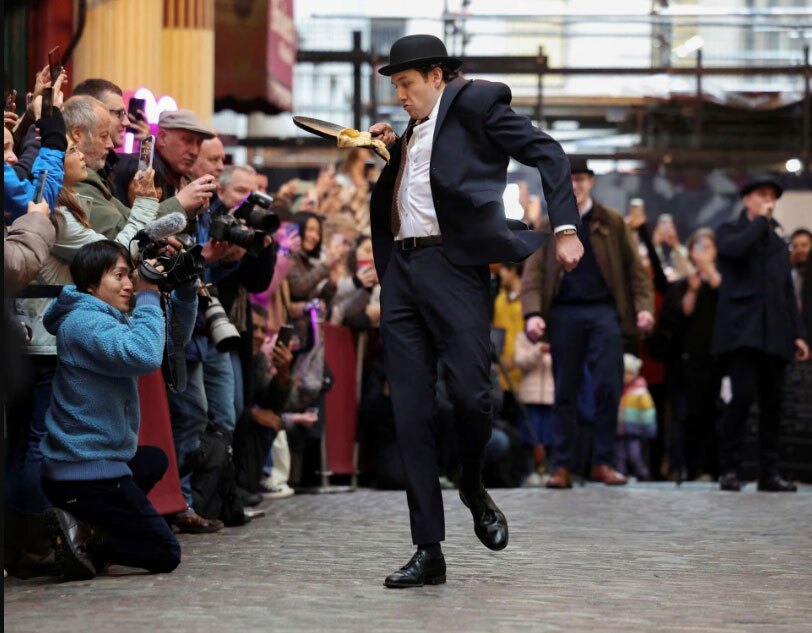 دیدنی های امروز؛ از روز ولنتاین تا جشنواره بهاره مسابقه دو با نان "پن کیک"