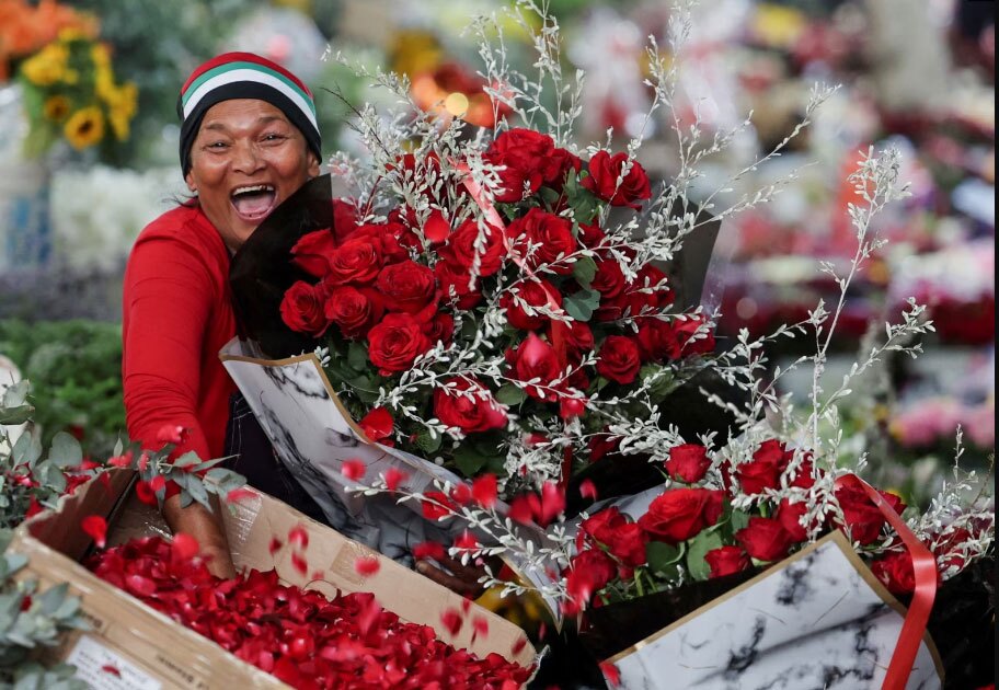 دیدنی های امروز؛ از روز ولنتاین تا جشنواره بهاره بازار گُل شهر "کیپ تاون"