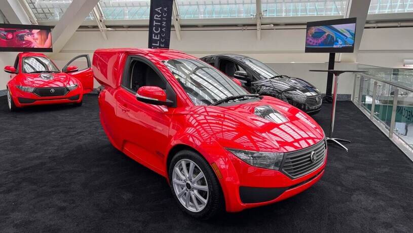 خودرو-موتورسیکلت ناجی تهران از ترافیک/ تصاویر خودرو-موتورسیکلت