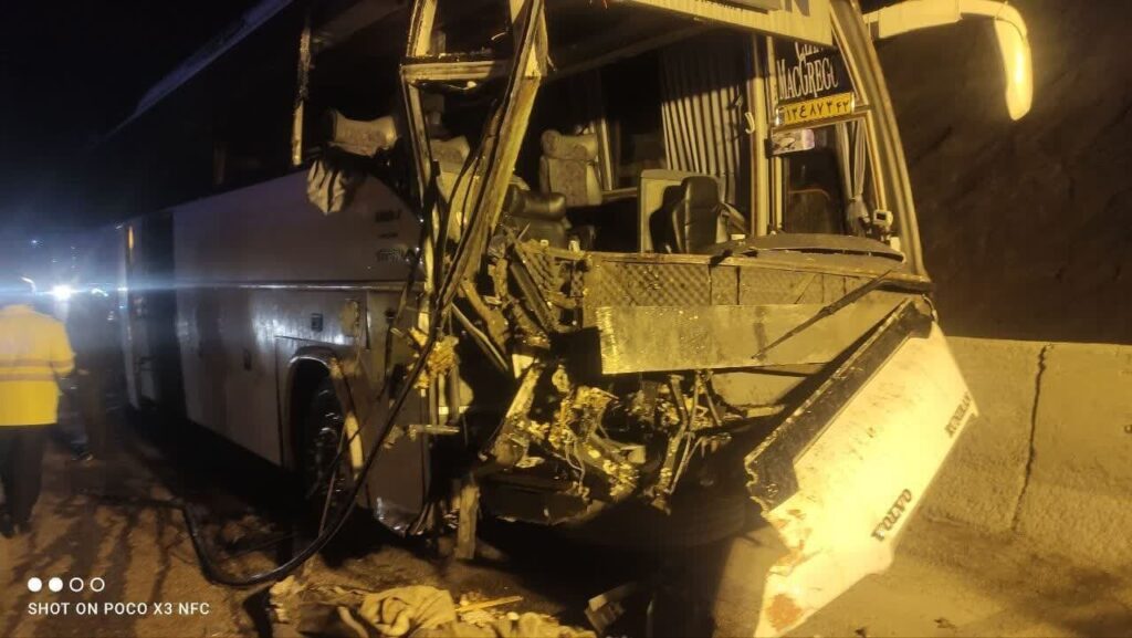 برخورد اتوبوس و کامیون حادثه آفرید