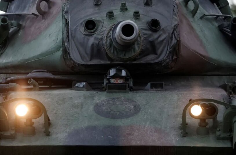 دیدنی های امروز؛ از عکس یادگاری پاپ تا پناهجویان مرز آمریکا برگزاری رزمایش نظامی ارتش تایوان