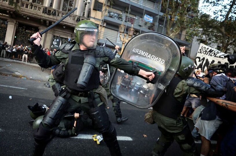 تظاهرات علیه سیاست های اقتصادی دولت جدید راست افراطی آرژانتین