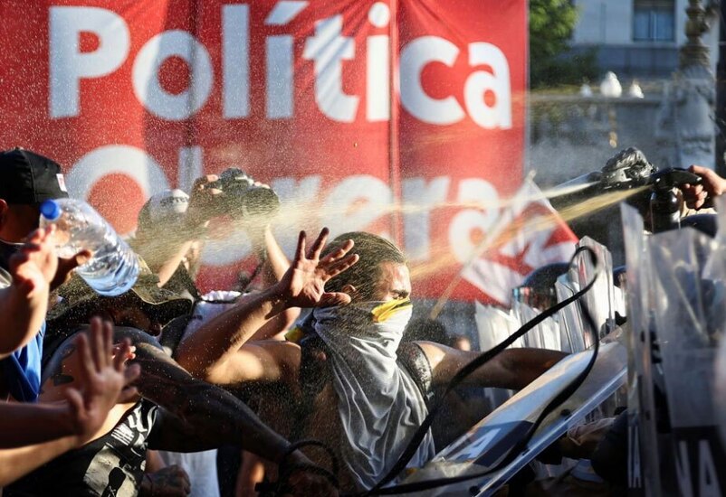 تظاهرات علیه سیاست های اقتصادی دولت جدید راست افراطی آرژانتین