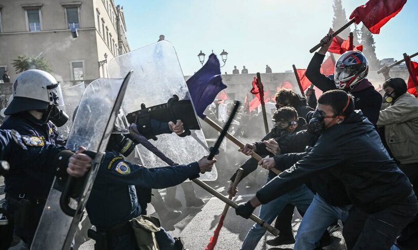 دیدنی های امروز؛ از لندنی های پایِ کار فلسطین تا سال نو چینی تظاهرات دانشجویی در مقابل پارلمان یونان در شهر آتن