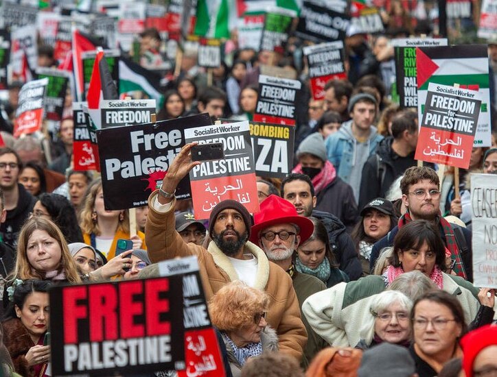 دیدنی های امروز؛ از لندنی های پایِ کار فلسطین تا سال نو چینی راهپیمایی عظیم چند صدهزار نفره حامیان فلسطین در شهر لندن