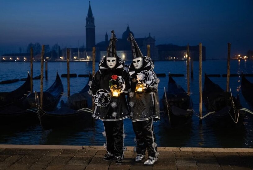 دیدنی های امروز؛ از آتش سوزی جنگلی شیلی تا قطارهای بنگلادش کارناوال سالانه در ونیز ایتالیا