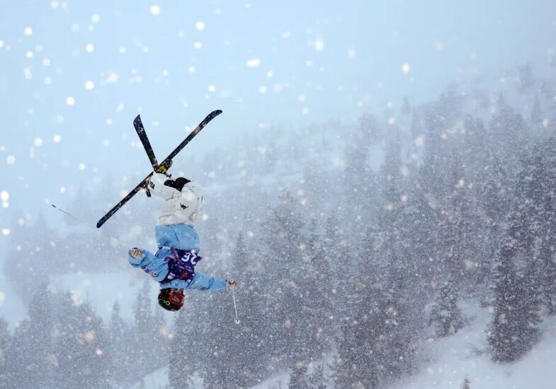 دیدنی های امروز؛ از آتش سوزی جنگلی شیلی تا قطارهای بنگلادش جام جهانی اسکی آزاد زنان