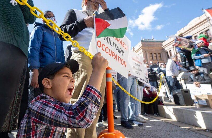 دیدنی های امروز؛ از آتش سوزی جنگلی شیلی تا قطارهای بنگلادش تظاهرات حامیان فلسطین در شهر آستن