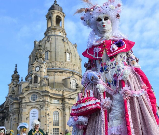 دیدنی های امروز؛ از جشن چهل و پنجمین سالگرد پیروزی انقلاب تا کارناوال درسدن آلمان کارناوال درسدن آلمان