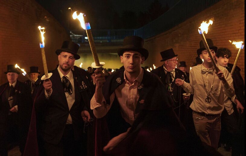 دیدنی های امروز؛ از روز ولنتاین تا جشنواره بهاره کارناوال "رژه تدفین ساردین"