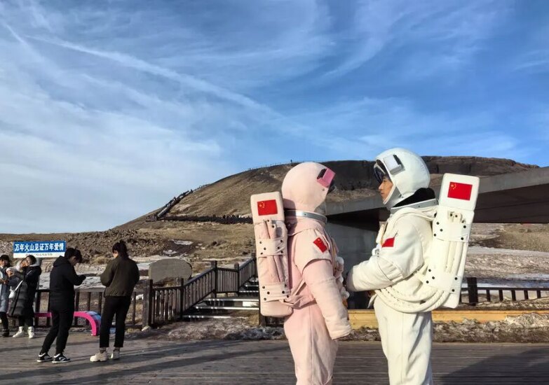 دیدنی های امروز؛ از روز ولنتاین تا جشنواره بهاره ژئوپارک آتشفشانی "اولان هادا" در چین