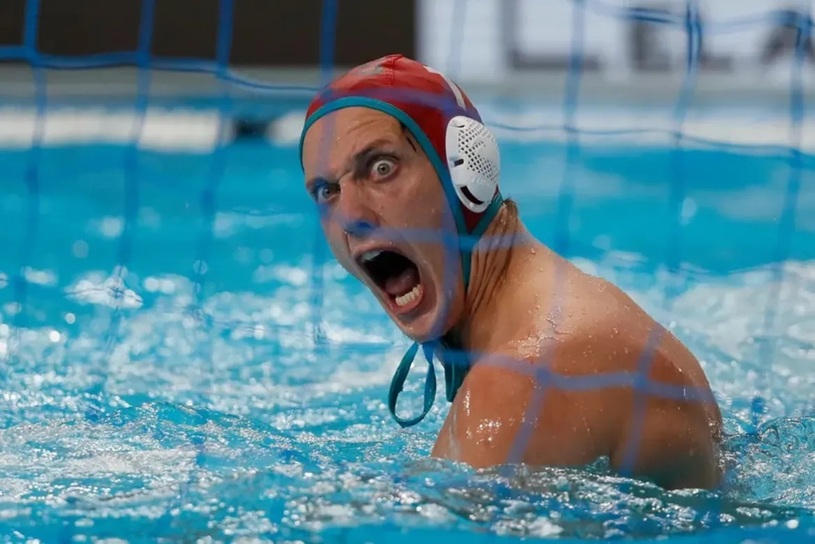 نیک پورتر استرالیایی در جریان بازی با تیم واترپلو