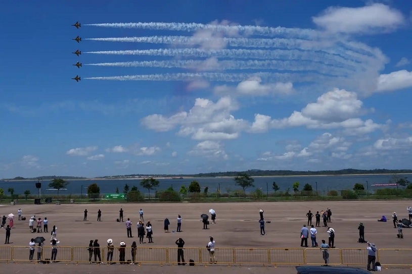 دیدنیهای امروز؛ از پرواز اژدها در چین تا یخ زدن نیاگارا اجرای پرواز نمایشی تیم نیروی هوایی کره جنوبی
