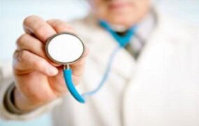 معاینه چند بیمار در مطب
