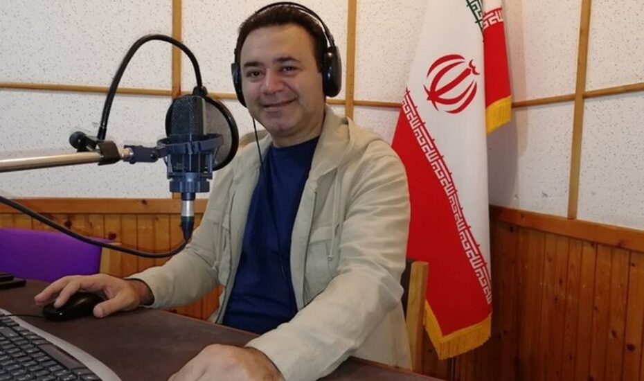 یک گوینده و مجری صداوسیما