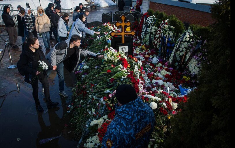 دیدنی های امروز؛ از ارسال کمک های هوایی به غزه تا "شب برات" در کشمیر قبر الکسی ناوالنی از رهبران مخالف حکومت روسیه