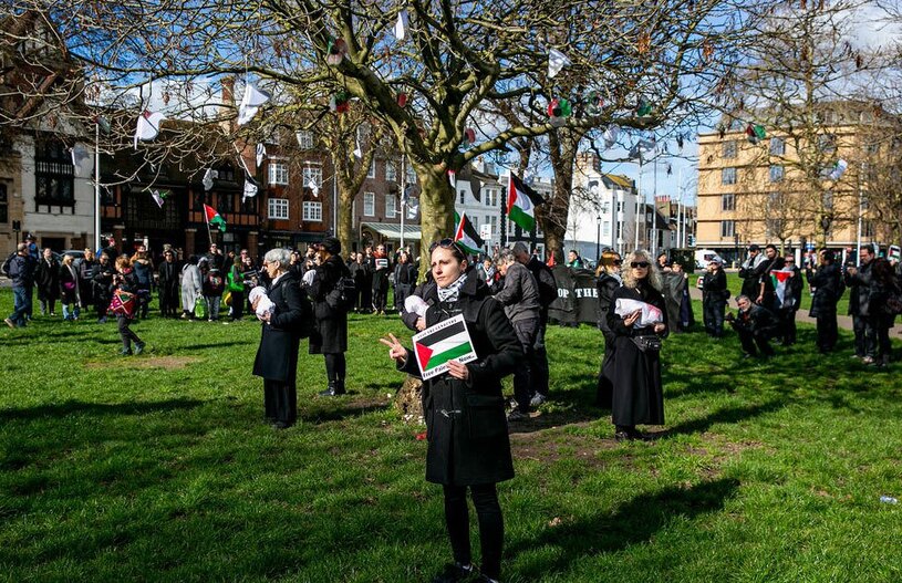 دیدنی های امروز؛ از دهمین سالگرد هواپیمای مفقود شده مالزی تا توفان برفی آمریکا راهپیمایی حامیان فلسطین در برایتون