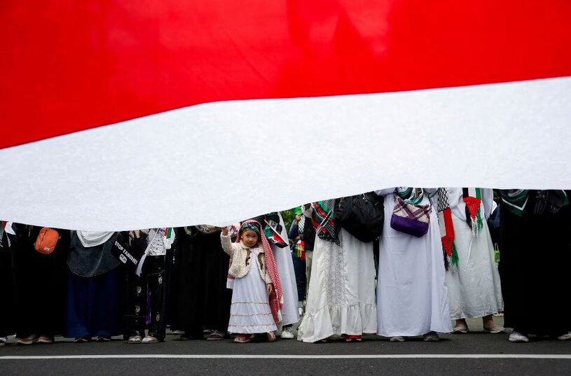 دیدنی های امروز؛ از جشن تولد پیرترین زن دنیا تا انتخابات مقدماتی آمریکا تظاهرات اعتراضی هزاران شهروند اندونزیایی در مقابل سفارت مصر