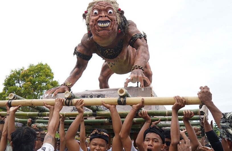 هندوهای اندونزی در مراسم رژه خیابانی