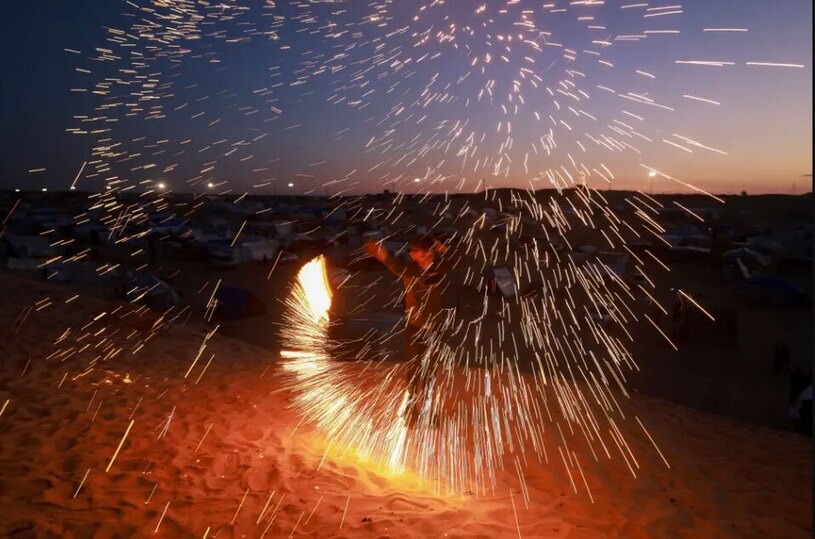 دیدنی های امروز؛ از آداب رمضانی تا فمنیست های حامی فلسطین آتش بازی یک کودک فلسطینی همزمان با آغاز ماه رمضان