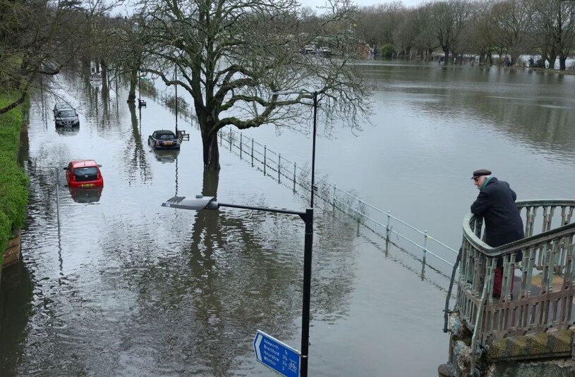 سرریز شدن رودخانه تایمز شهر لندن 