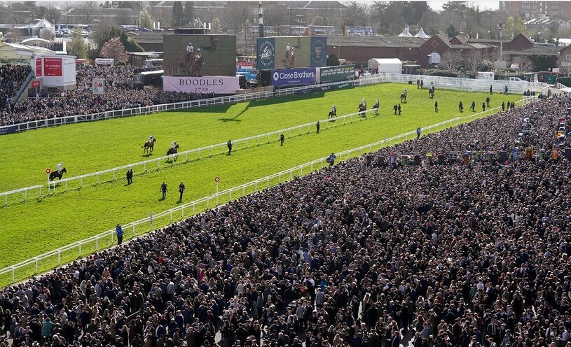 دیدنی های امروز؛ از رمضان در کشورهای مختلف تا جمعیت عظیم تماشاگران مسابقات اسب دوانی مسابقات اسبدوانی ۲۰۲۴
