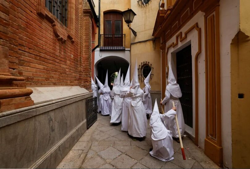 دیدنی های امروز؛ مراسم آیینی هندوها و مسیحیان کاتولیک مراسم آیینی موسوم به " یکشنبه نخل" مسیحیان کاتولیک