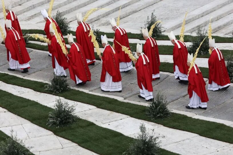 دیدنی های امروز؛ مراسم آیینی هندوها و مسیحیان کاتولیک مراسم آیینی "یکشنبه نخل" در میدان سن پترز