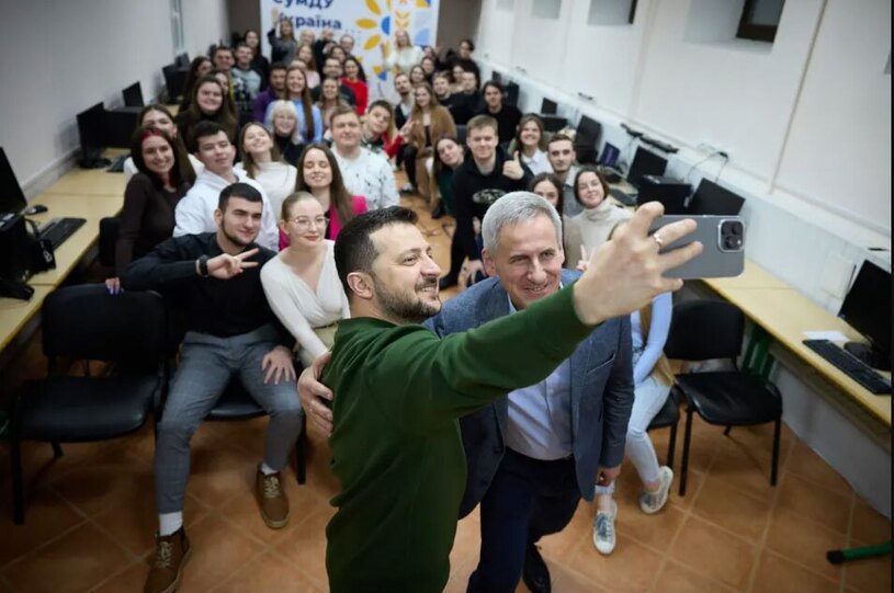 دیدنی های امروز؛ از شستن پای زنان زندانی از سوی پاپ تا تصاویر برگزیده طبیعت 2024 بازدید ولودمیر زلنسکی رییس جمهوری اوکراین از دانشگاه دولتی