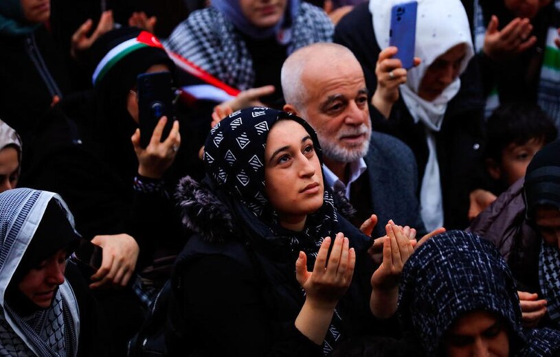 دیدنی های امروز؛ از شستن پای زنان زندانی از سوی پاپ تا تصاویر برگزیده طبیعت 2024 راهپیمایی همبستگی با فلسطین و مردم غزه