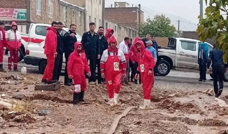 امدادرسانی نجاتگران هلال احمر سیل و آبگرفتگی