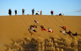 گردشگران کویر مرنجاب و سیازگه