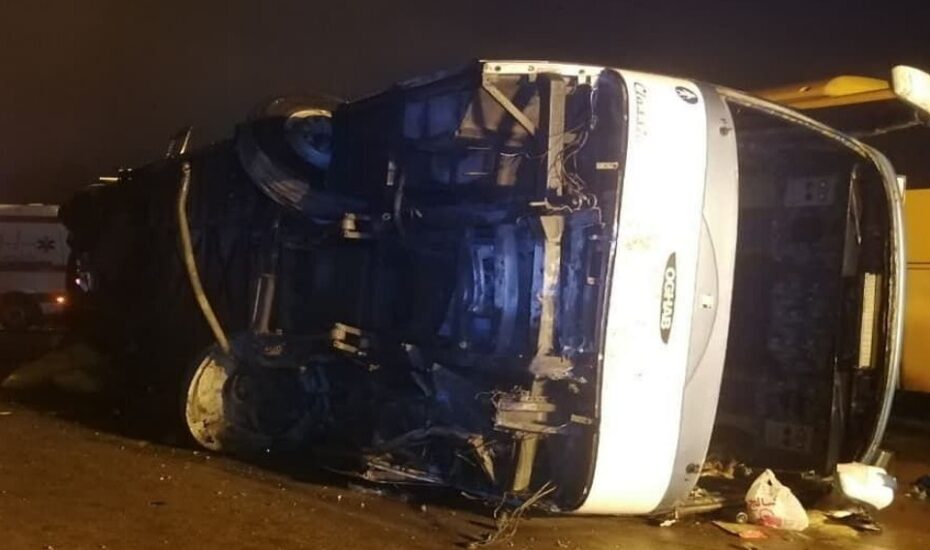۱۴ مصدوم در واژگونی اتوبوس