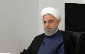نماز خواندن روحانی، رئیسی و اژه‌ای پشت سر رهبری