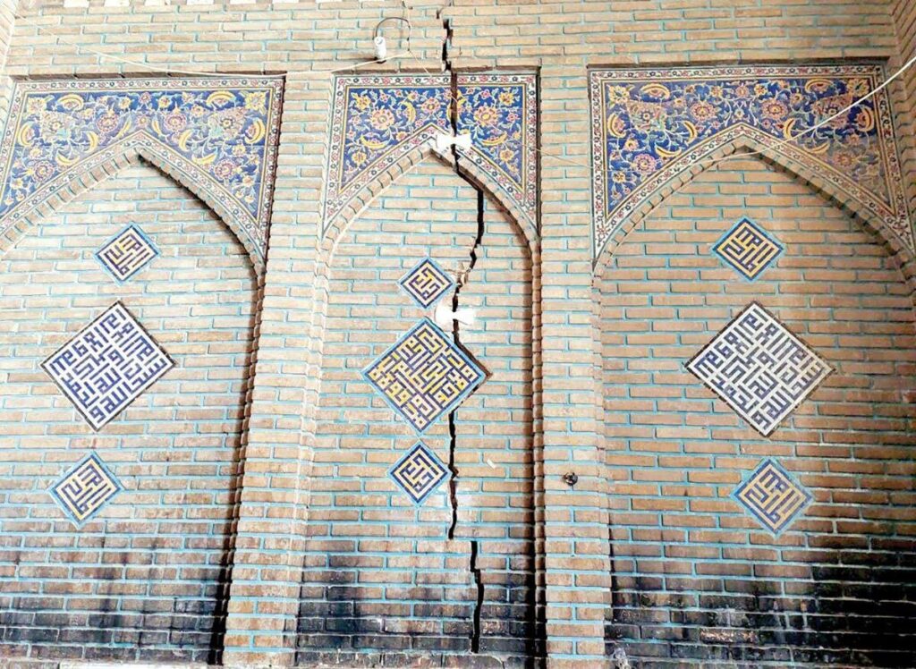  فرونشست  آثار باستانی 