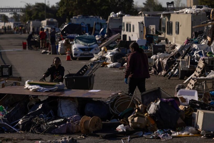 دیدنی های امروز؛ از جمع آوری خیابان خواب ها در آمریکا تا سفره های افطاری جمع آوری هزاران خیابان خواب اوکلند آمریکا