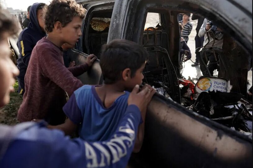 دیدنی های امروز؛ از جمع آوری خیابان خواب ها در آمریکا تا سفره های افطاری سقف خودروی گروه امدادرسان " آشپزخانه مرکزی جهان" در منطقه دیر البلح در نوار غزه