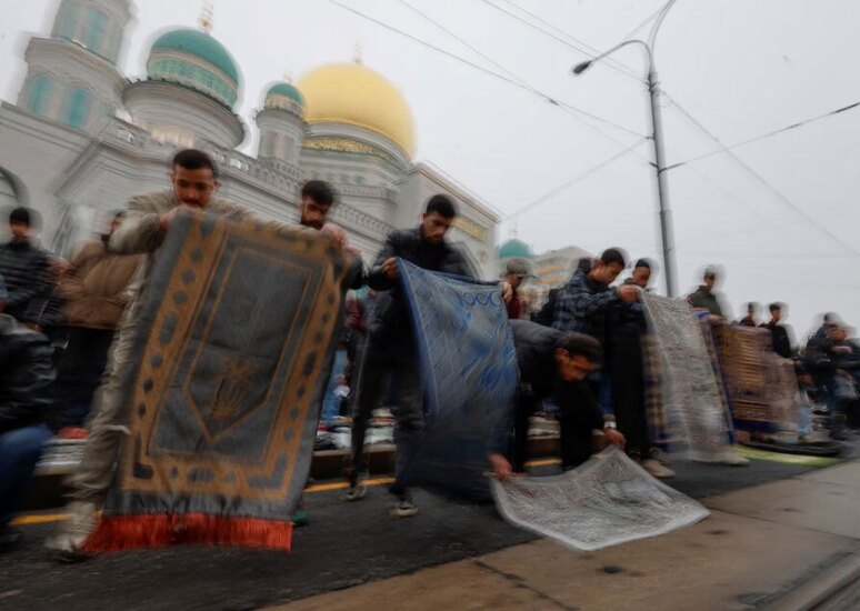 برگزاری نماز عید فطر در کشورهای مختلف