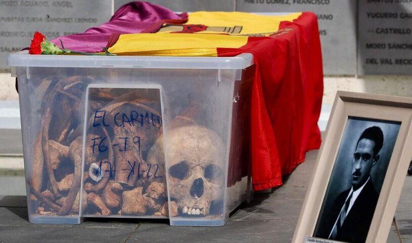 دیدنی های امروز؛ از جشنواره های آسیایی تا سال نو نپالی مراسم ادای احترام و دفن قربانیان دوران رژیم دیکتاتوری ژنرال "فرانکو"