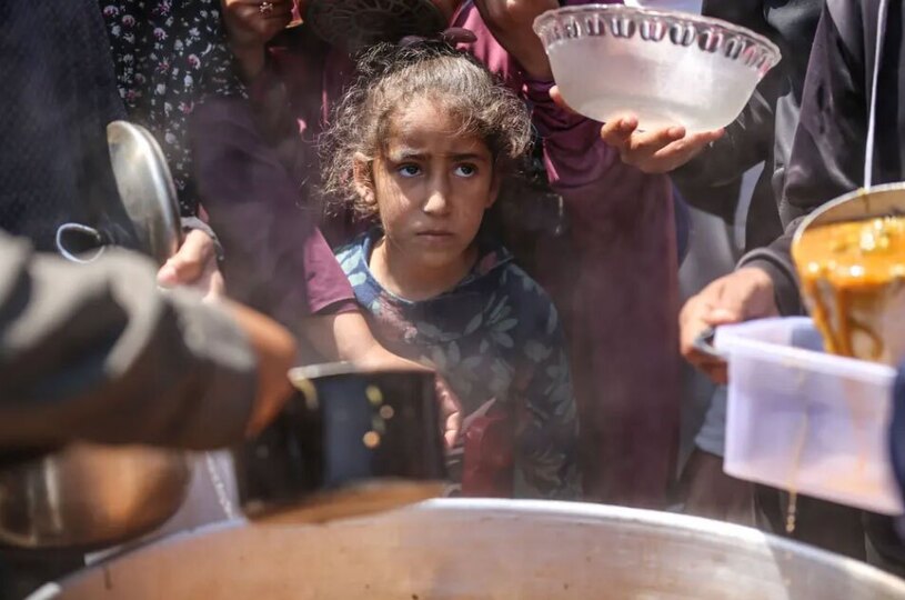 دیدنی های امروز؛ از سال نو ایزدی ها تا خرید جو بایدن توزیع غذا بین آوارگان جنگی در " دیر البلح"