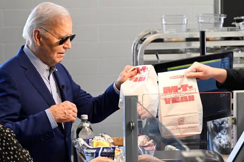 دیدنی های امروز؛ از سال نو ایزدی ها تا خرید جو بایدن جو بایدن در جریان سفر انتخاباتی خود به ایالت پنسیلوانیا آمریکا