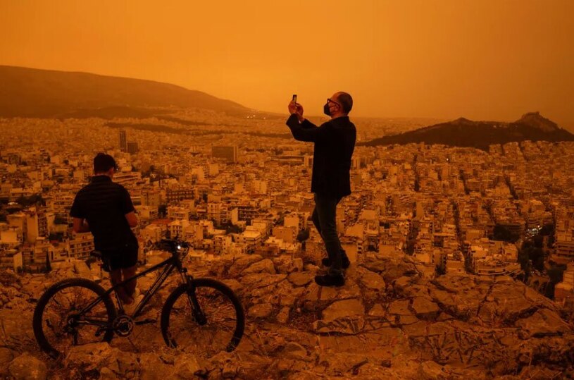 دیدنی های امروز؛ از سالگرد نسل کشی ارامنه تا اعتراضات دانشجویی در آمریکا توفان شن در شهر آتن یونان