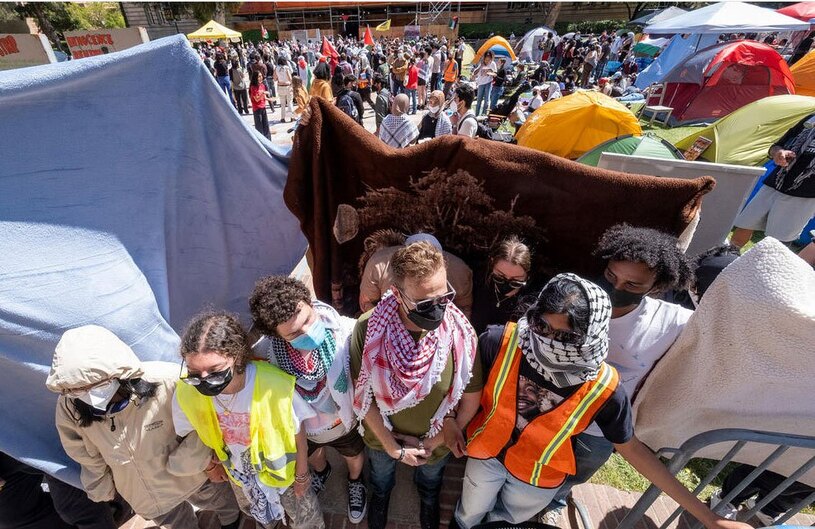 دیدنی های امروز؛ توفان اعتراضات دانشجویی حامیان فلسطین از آمریکا تا اروپا کمپ معترضان حامی فلسطین در دانشگاه کالیفرنیا