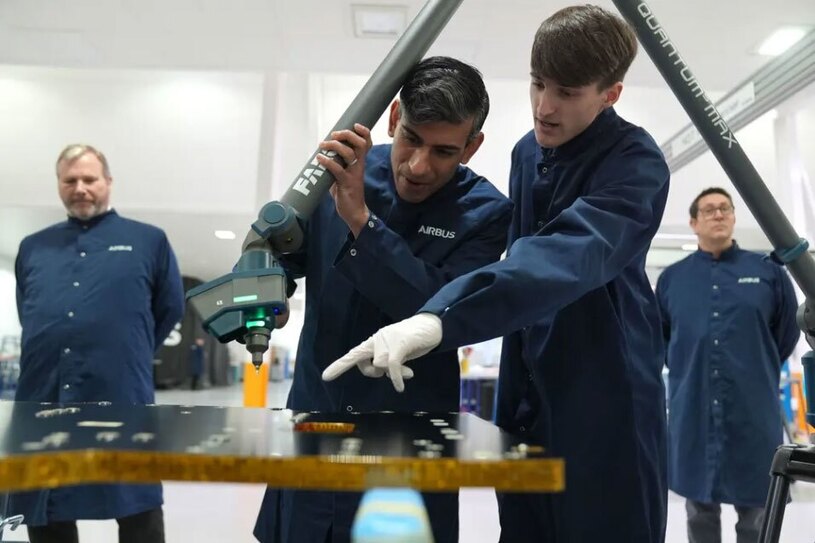 بازدید نخست وزیر انگلیس از کارخانه ایرباس