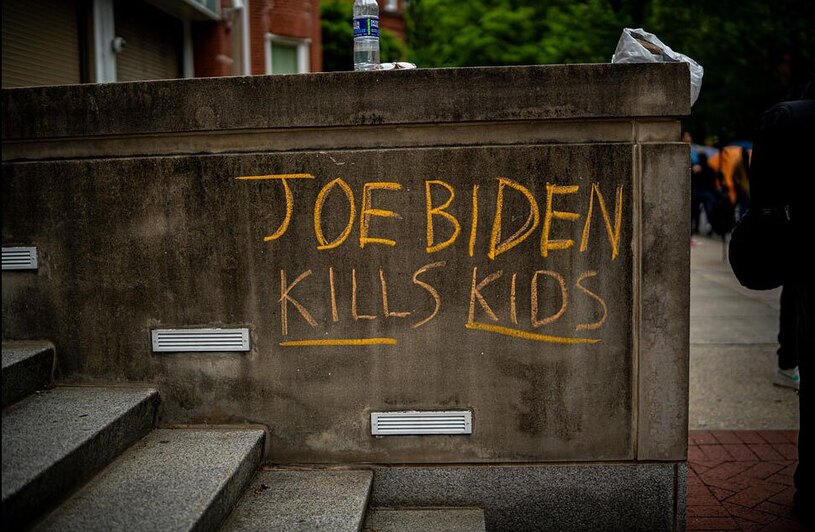 "جو بایدن کودک کُش"